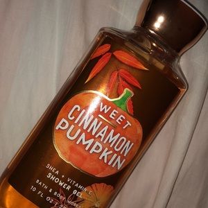 Sweet cinnamon pumpkin shower gel B&BW